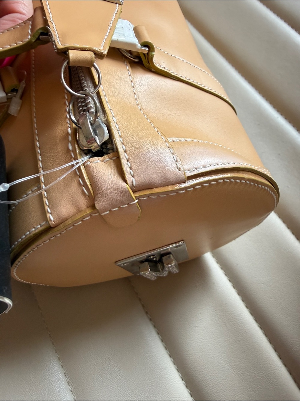 Moschino Tan Leather Barrel Satchel with Detachable Strap (deadstock with flaws) - Picture 5 of 9